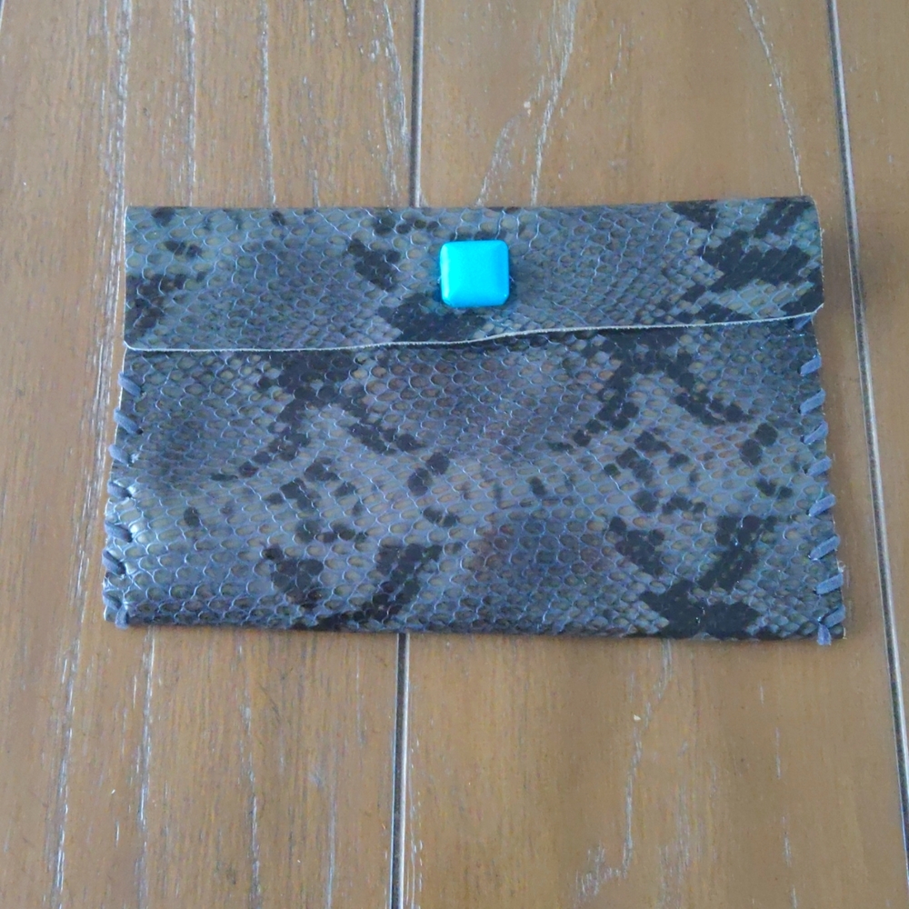 SOLD‼️Leather clutch bag - no brand